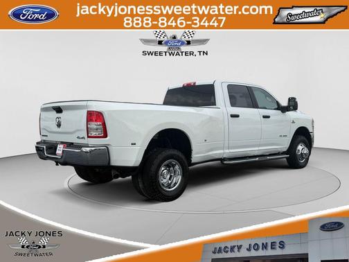 Bright White Clearcoat 2024 RAM 3500 Big Horn Crew Cab 4x4 8' Box
