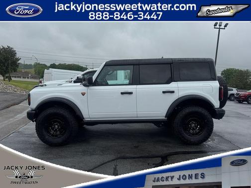 OXFORD WHITE 2026 Ford Bronco Badlands