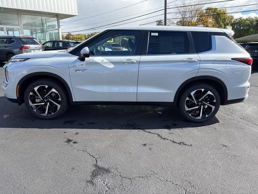2025 Mitsubishi Outlander PHEV SE S-AWC