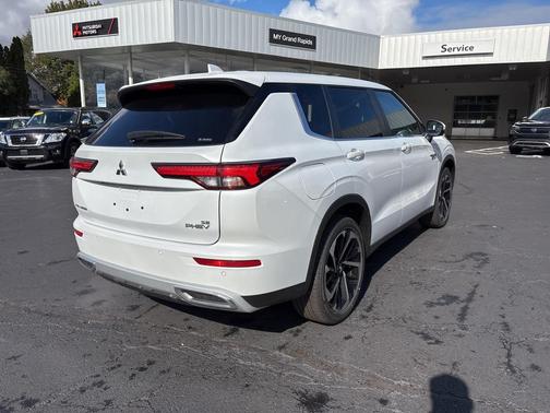 2025 Mitsubishi Outlander PHEV SE S-AWC