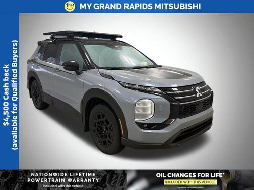 Moonstone Gray Metallic W/ Black Roof 2026 Mitsubishi Outlander Trail Edition S-AWC