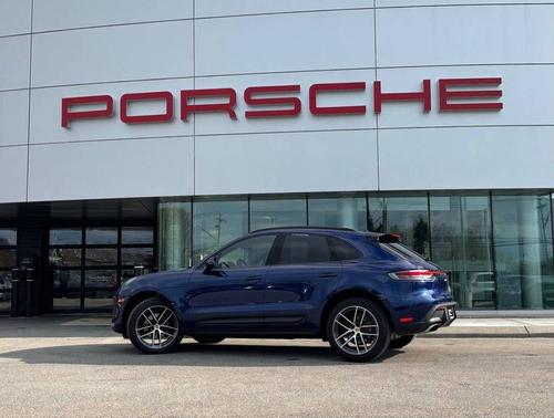Gentian Blue Metallic 2026 Porsche Macan
