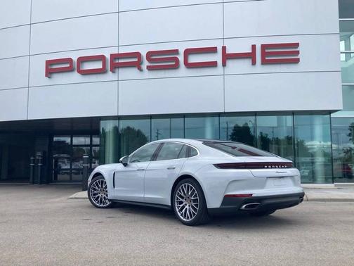 2025 Porsche Panamera 
