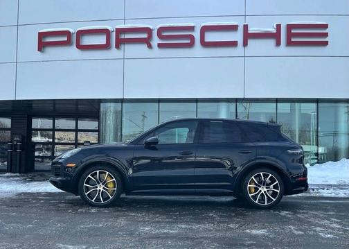 2022 Porsche Cayenne 