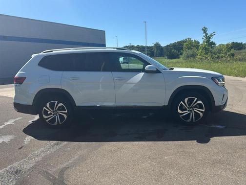 Opal White Pearl Effect 2023 Volkswagen Atlas 3.6L SEL