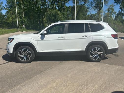 Opal White Pearl Effect 2023 Volkswagen Atlas 3.6L SEL