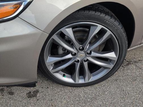 Mineral Gray Metallic 2025 Chevrolet Malibu LT