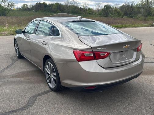 Mineral Gray Metallic 2025 Chevrolet Malibu LT