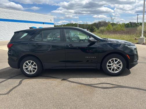 Mosaic Black Metallic 2024 Chevrolet Equinox LS