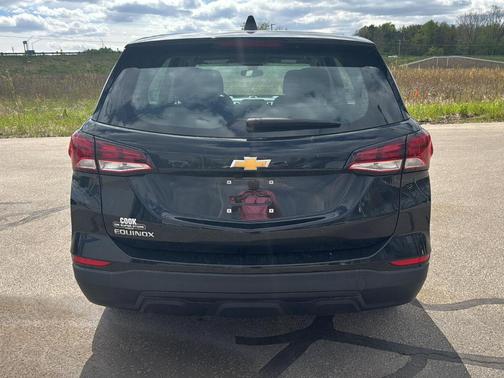 Mosaic Black Metallic 2024 Chevrolet Equinox LS