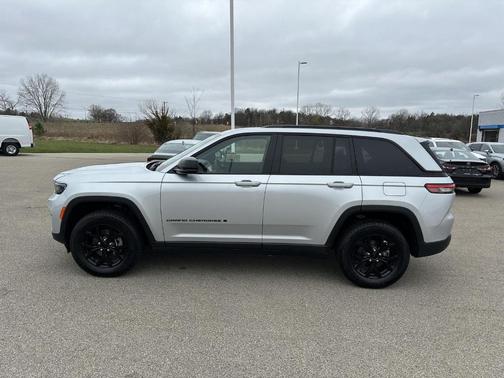 Silver Zynith 2025 Jeep Grand Cherokee Laredo