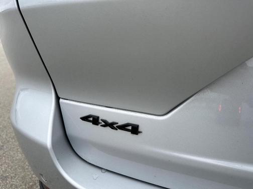 Silver Zynith 2025 Jeep Grand Cherokee Laredo