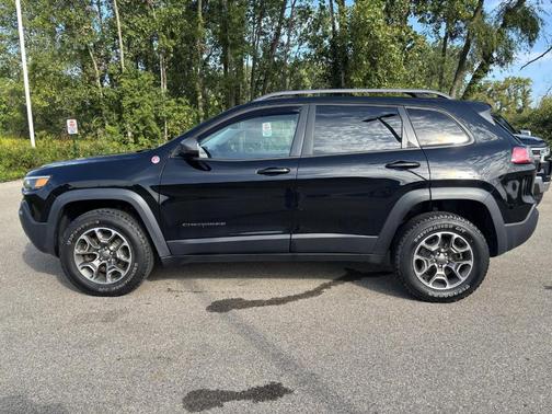 Diamond Black 2020 Jeep Cherokee Trailhawk