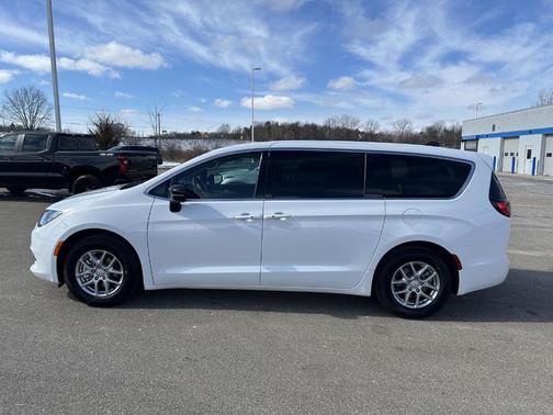 2026 Chrysler Voyager LX