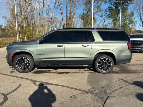 2023 Chevrolet Suburban RST