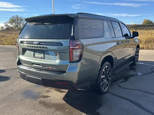2023 Chevrolet Suburban RST