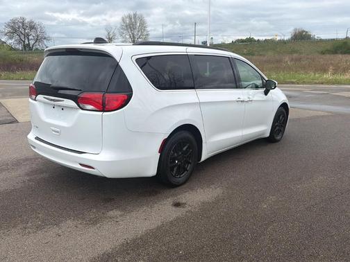 Bright White Clearcoat 2021 Chrysler Voyager LXI
