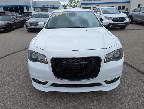 2022 Chrysler 300 Touring L