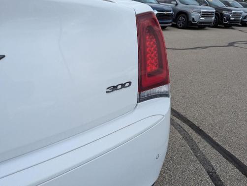 2022 Chrysler 300 Touring L