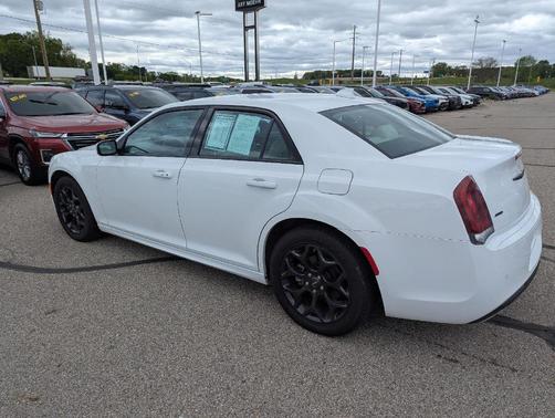 2022 Chrysler 300 Touring L