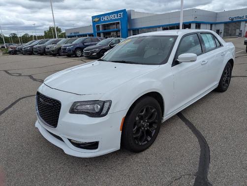 2022 Chrysler 300 Touring L