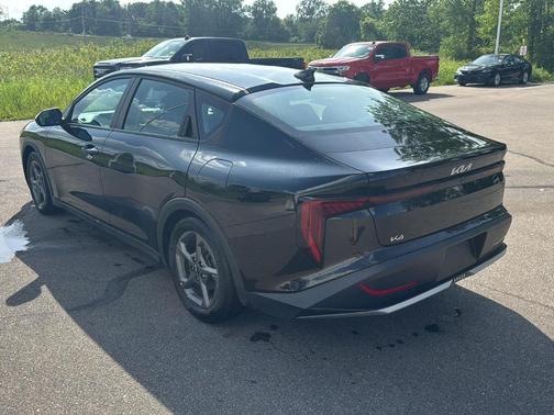 Aurora Black Pearl 2025 Kia K4
