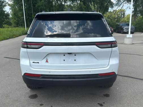 2022 Jeep Grand Cherokee Altitude