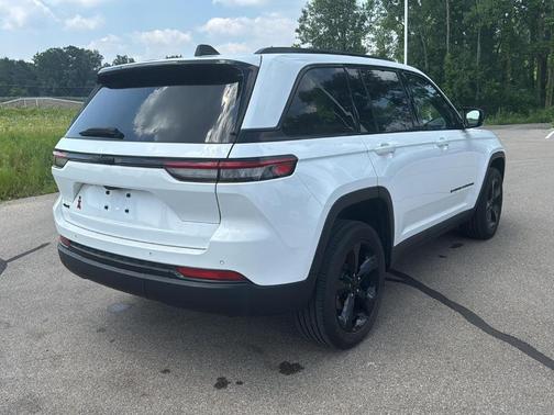 2022 Jeep Grand Cherokee Altitude