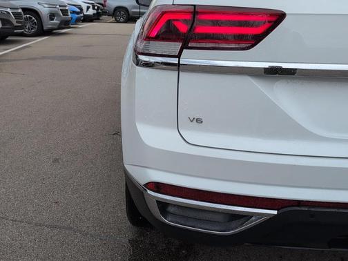 Pure White 2021 Volkswagen Atlas Cross Sport 3.6L V6 SEL