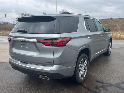 Sterling Gray Metallic 2023 Chevrolet Traverse High Country
