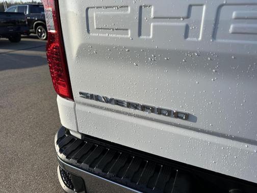 Summit White 2023 Chevrolet Silverado 1500 LT