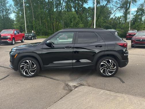 Mosaic Black Metallic 2024 Chevrolet Trailblazer RS