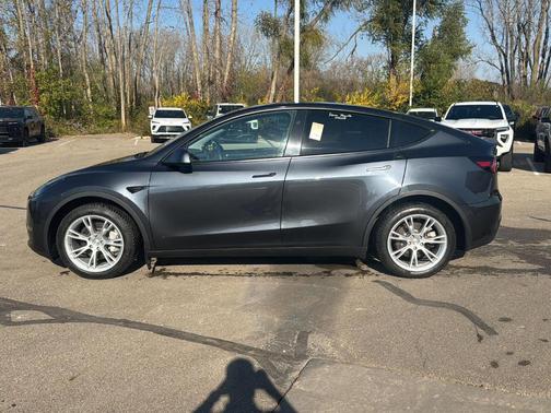 Stealth Gray 2024 Tesla Model Y Long Range