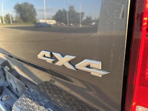 2017 RAM 1500 SLT