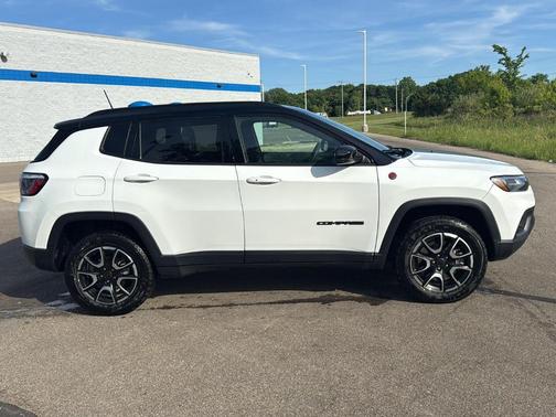 Bright White Clearcoat 2025 Jeep Compass Trailhawk