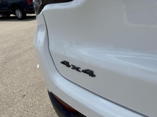 Bright White Clearcoat 2025 Jeep Compass Trailhawk