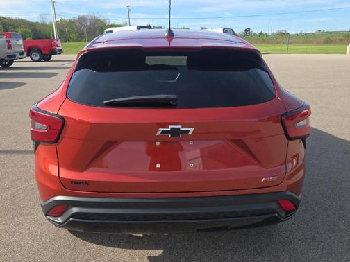Cayenne Orange Metallic 2024 Chevrolet Trax 1RS