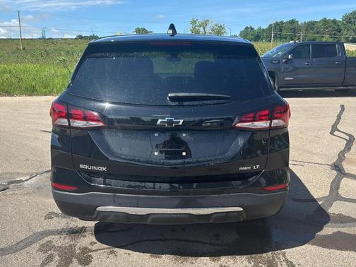 Mosaic Black Metallic 2024 Chevrolet Equinox LT
