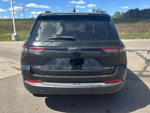 Diamond Black 2022 Jeep Grand Cherokee Limited