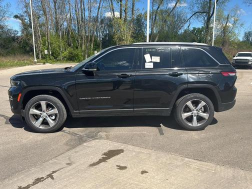 Diamond Black 2022 Jeep Grand Cherokee Limited