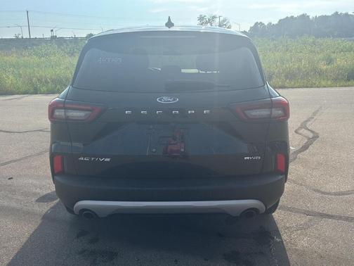 Agate Black Metallic 2025 Ford Escape Active