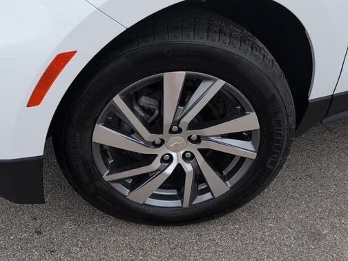 Summit White 2024 Chevrolet Equinox LT
