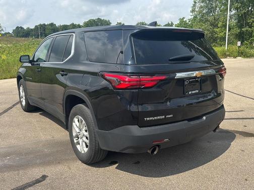 Mosaic Black Metallic 2023 Chevrolet Traverse LS
