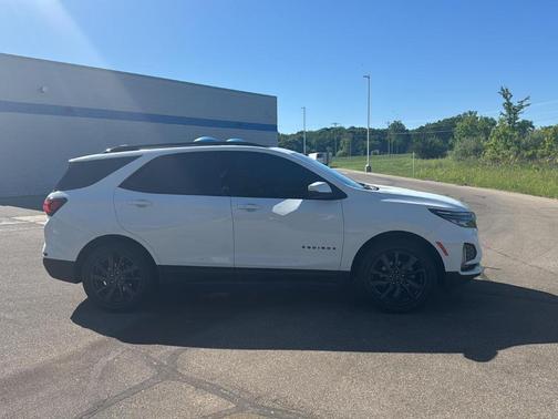 Summit White 2022 Chevrolet Equinox RS