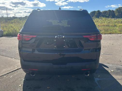 Mosaic Black Metallic 2023 Chevrolet Traverse LS