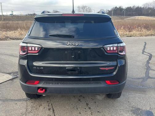 Diamond Black 2025 Jeep Compass Trailhawk
