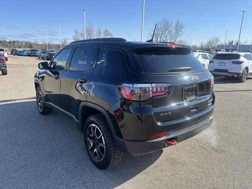 Diamond Black 2025 Jeep Compass Trailhawk