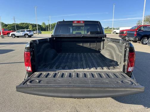 Brilliant Black Crystal Pearlcoat 2018 RAM 1500 Big Horn