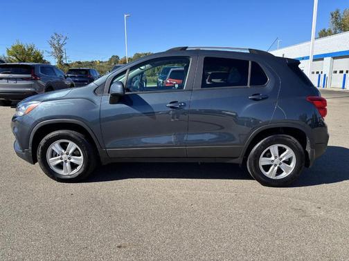 Shadow Gray Metallic 2021 Chevrolet Trax LT