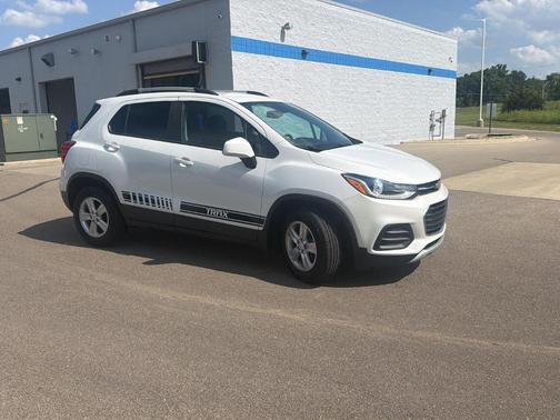 Iridescent Pearl Tricoat 2021 Chevrolet Trax LT